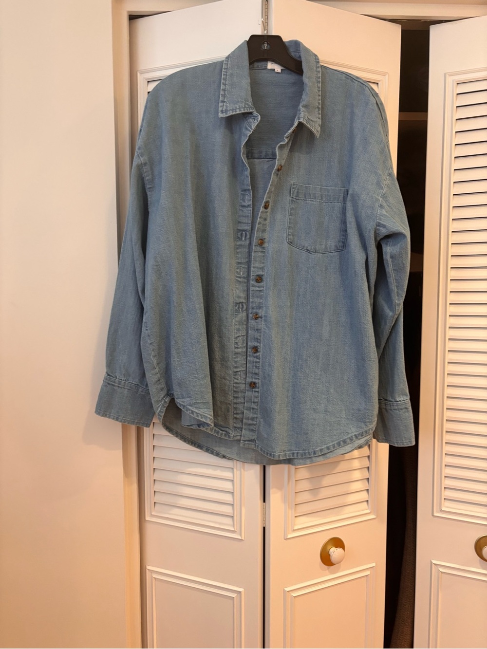 One Wednesday for the Jilly Box denim Shirt